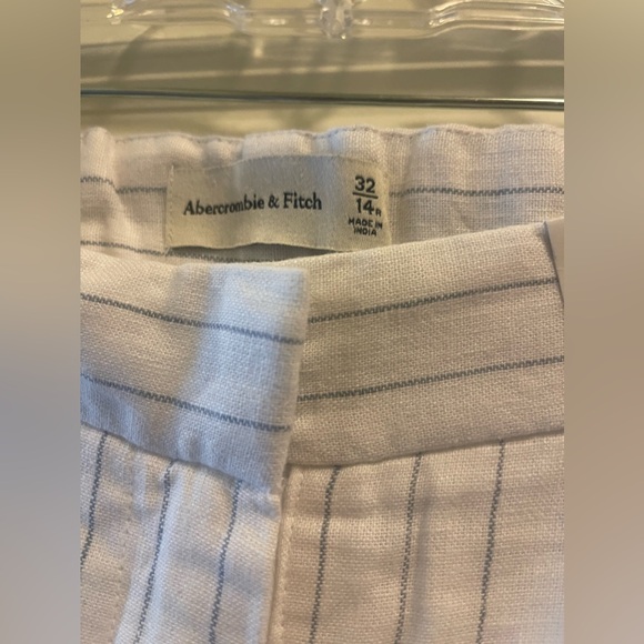 Abercrombie & Fitch Sloane Tailored Linen-Blend Short - Picture 4 of 8